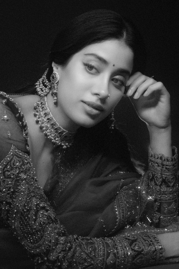 Devara Beauty Janhvi Kapoor Latest Looks In Red Saree Photos Viral5