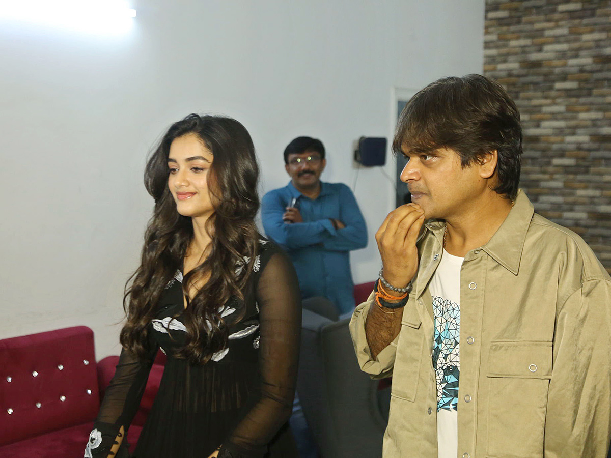 Ravi Teja Mr Bachchan Movie Success Celebrations Photos14
