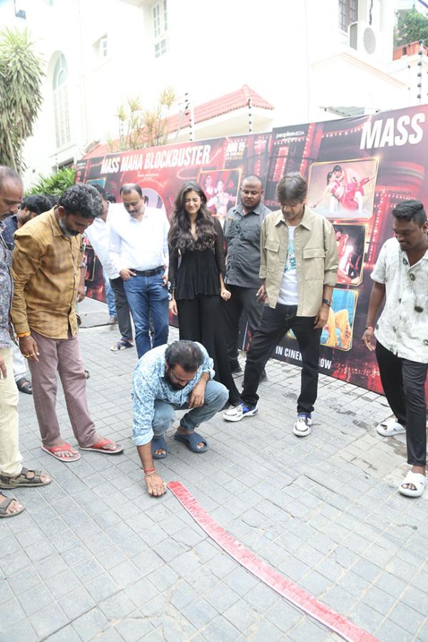 Ravi Teja Mr Bachchan Movie Success Celebrations Photos23