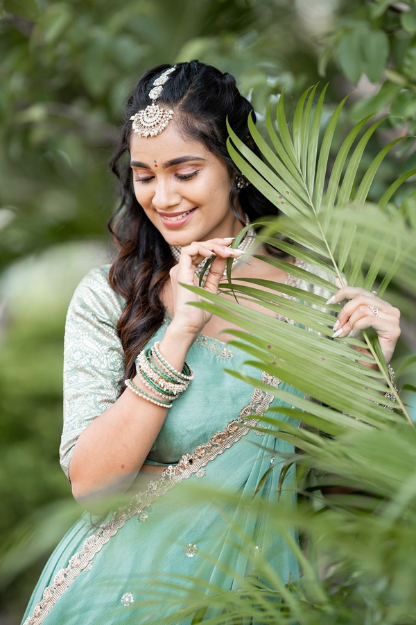 Television Actress Tejashwini Gowda Cute Looks In Half Saree4