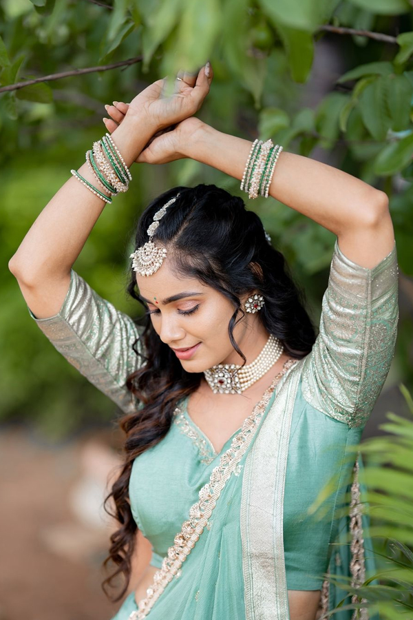 Television Actress Tejashwini Gowda Cute Looks In Half Saree5