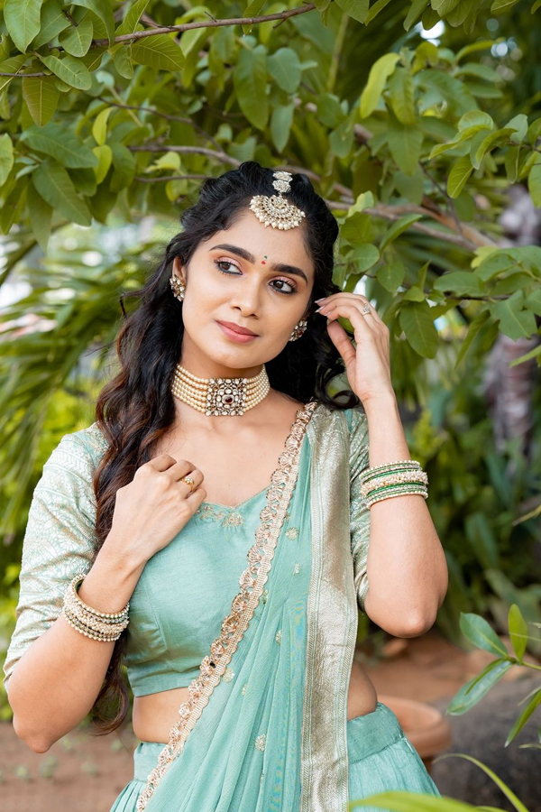 Television Actress Tejashwini Gowda Cute Looks In Half Saree7