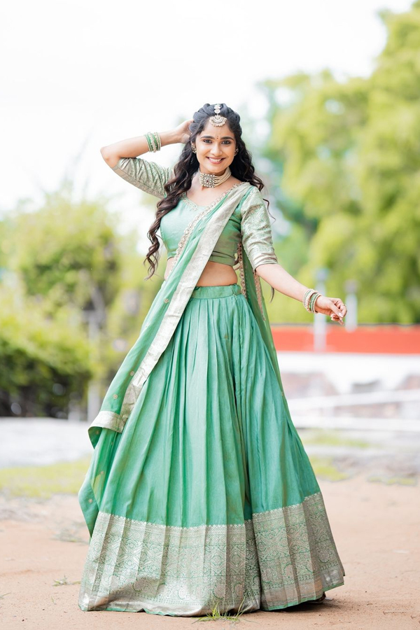 Television Actress Tejashwini Gowda Cute Looks In Half Saree10