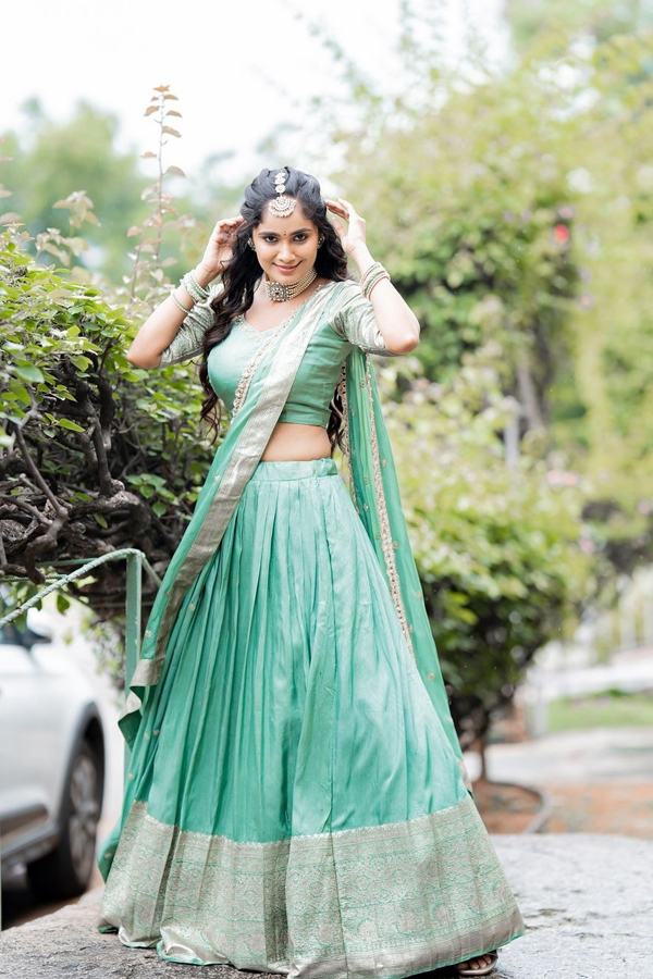 Television Actress Tejashwini Gowda Cute Looks In Half Saree11