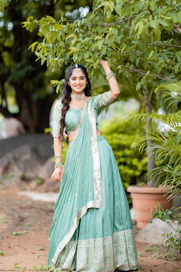 Television Actress Tejashwini Gowda Cute Looks In Half Saree12