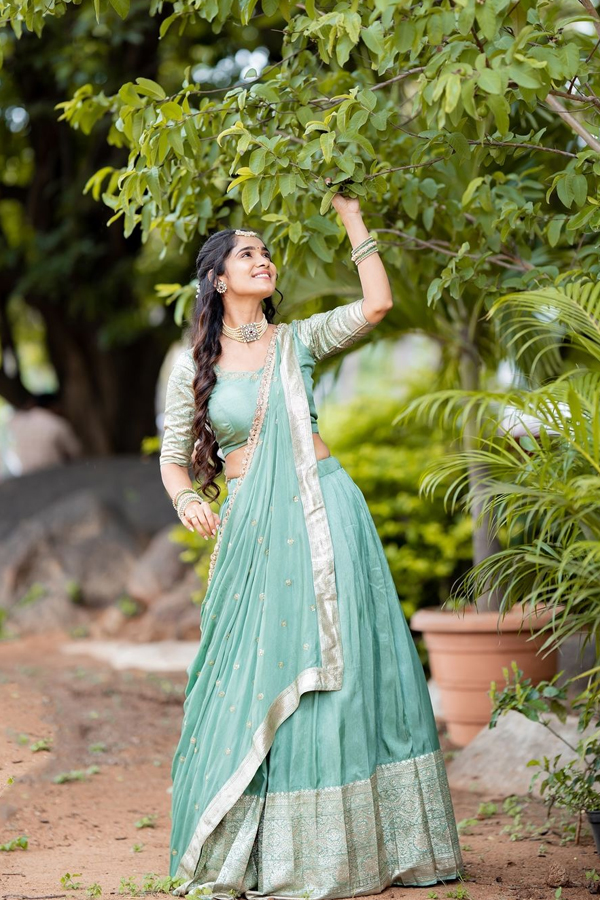 Television Actress Tejashwini Gowda Cute Looks In Half Saree2