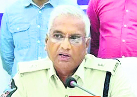 కిడ్నీ బాధితుడికి రూ.లక్ష సాయం 2