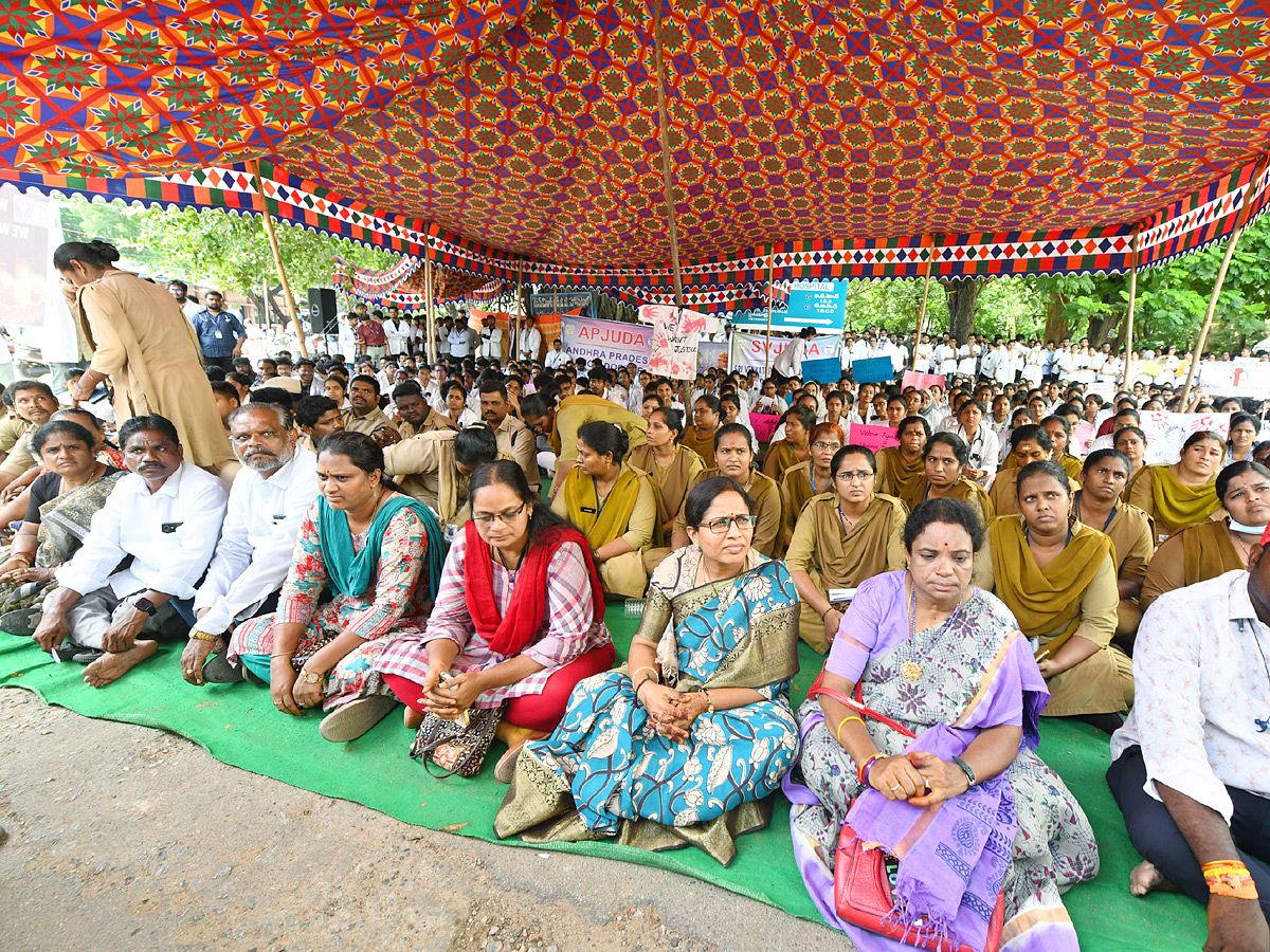 Kolkata Doctor Incident Junnior doctors protest in Tirupati 6