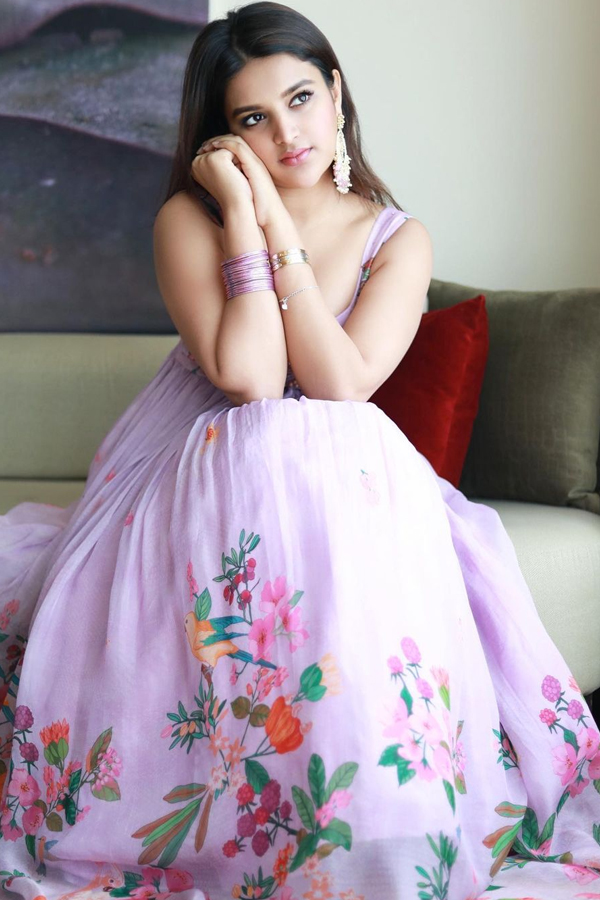 Actress Nidhhi Agerwal Birthday Special Gallery21