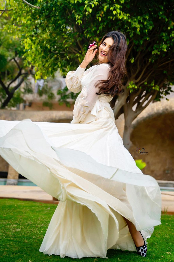 Actress Nidhhi Agerwal Birthday Special Gallery22