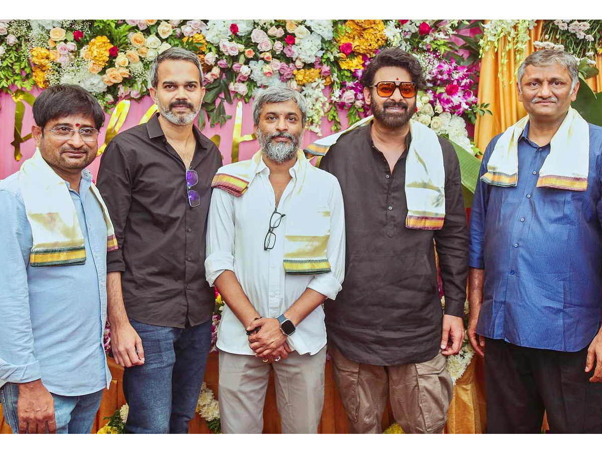 ప్రభాస్‌ - హను రాఘవపూడి సినిమా..ఓపెనింగ్‌ ఫోటోలు వైరల్‌ | Prabhas And ...