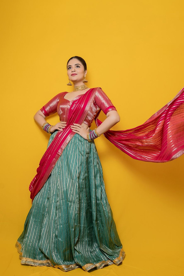 Anchor Sreemukhi Stunning Photos In Beautiful Lehenga3