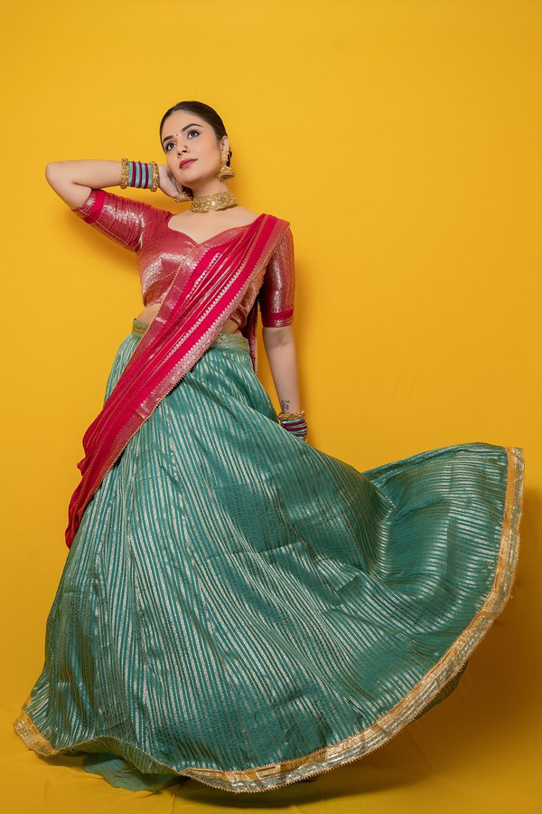 Anchor Sreemukhi Stunning Photos In Beautiful Lehenga6