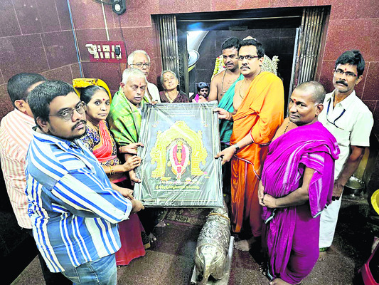 అయినవిల్లికి పోటెత్తిన భక్తులు1