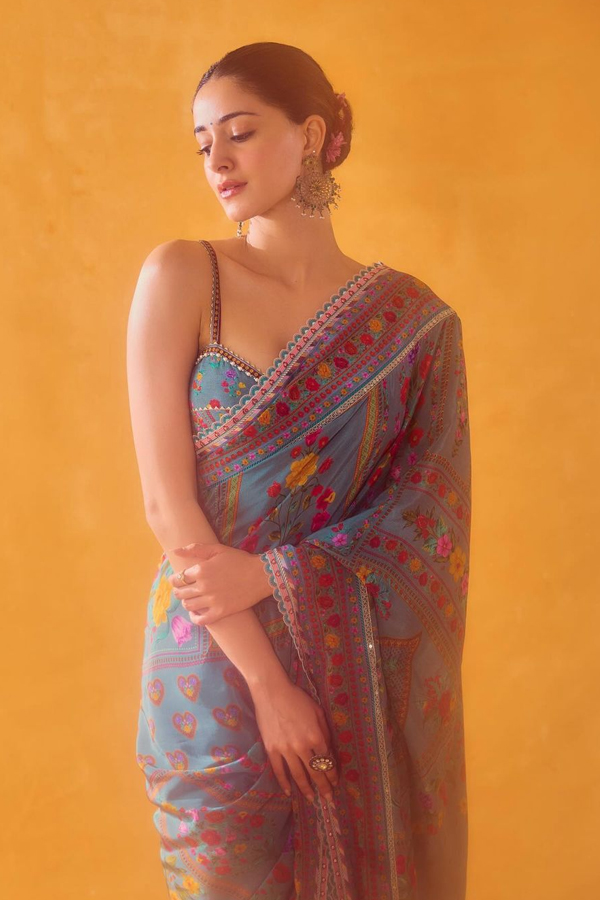 Bollywood Actress Ananya Panday In Floral Saree Photos Viral2