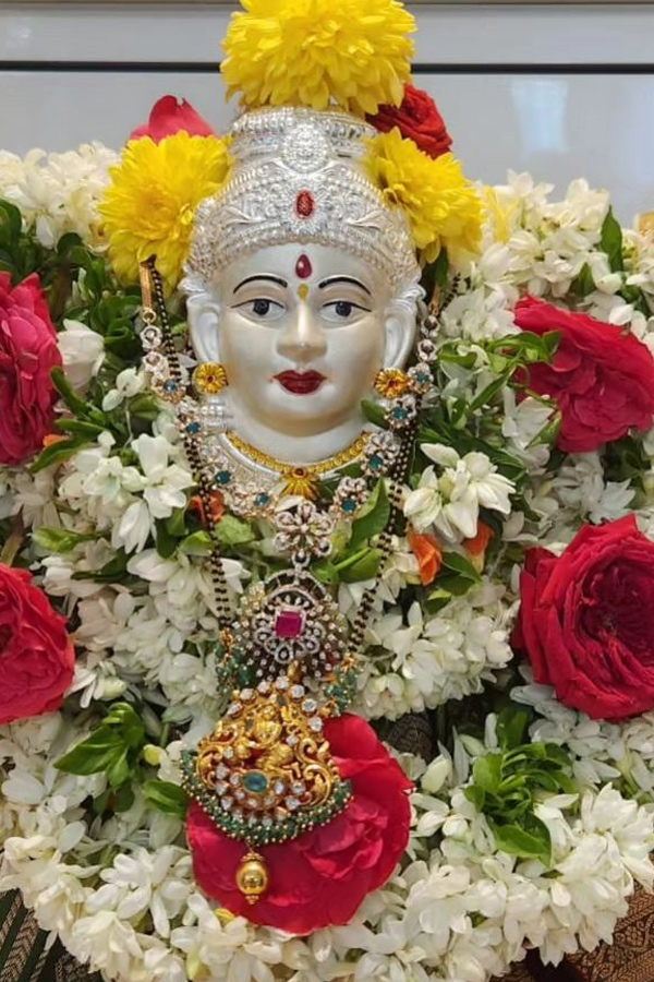 Heroine laya varalakshmi vratam pooja photos8