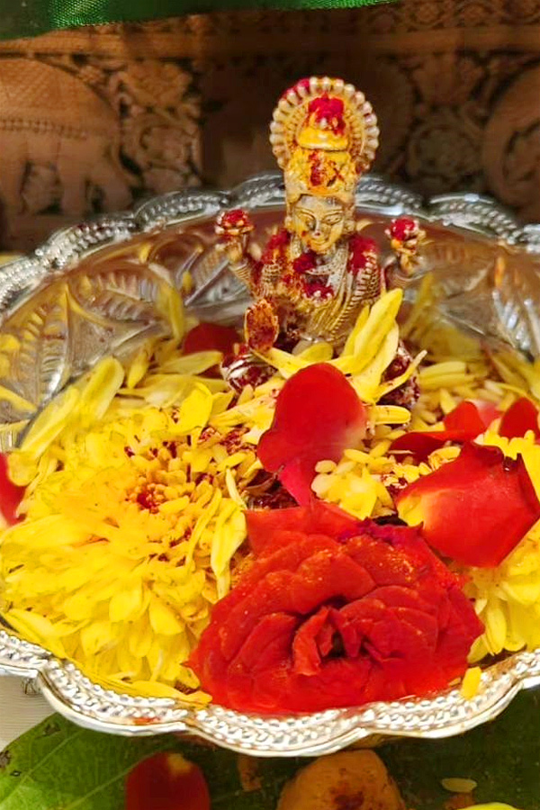 Heroine laya varalakshmi vratam pooja photos10