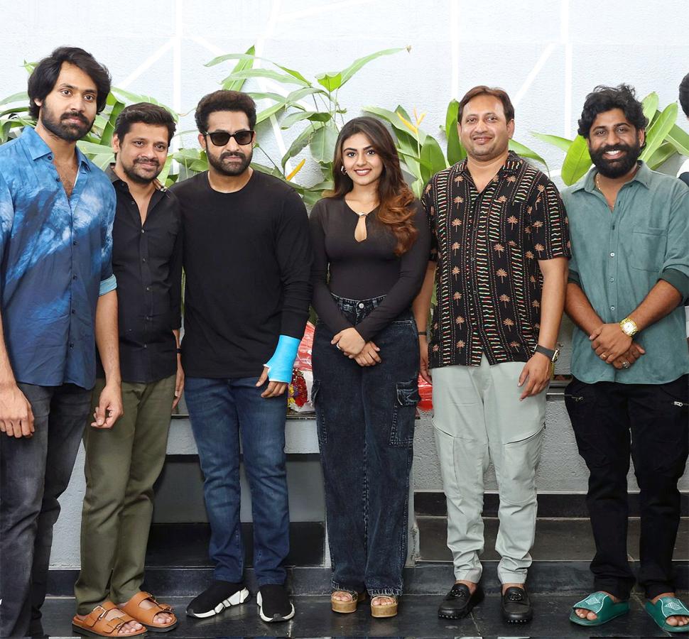 Jr NTR Congratulates AAY Movie Team Photos1