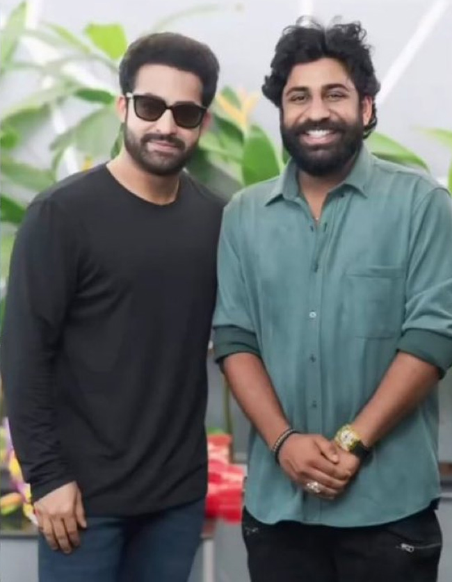 Jr NTR Congratulates AAY Movie Team Photos10