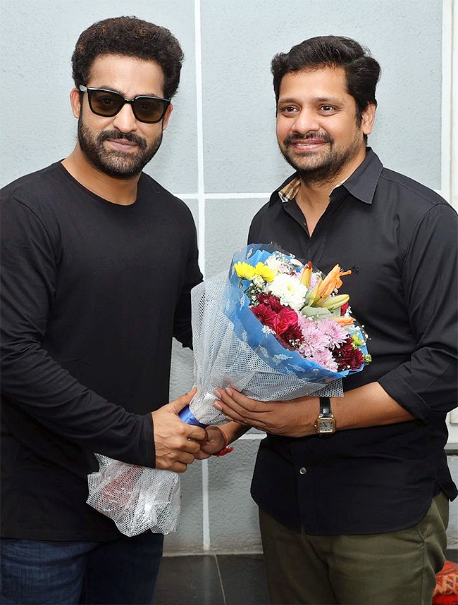Jr NTR Congratulates AAY Movie Team Photos11