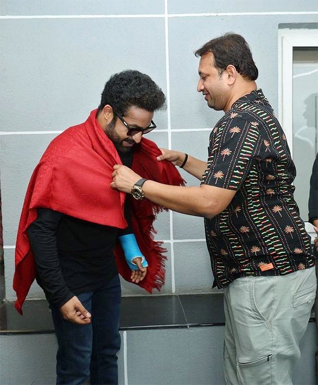 Jr NTR Congratulates AAY Movie Team Photos12