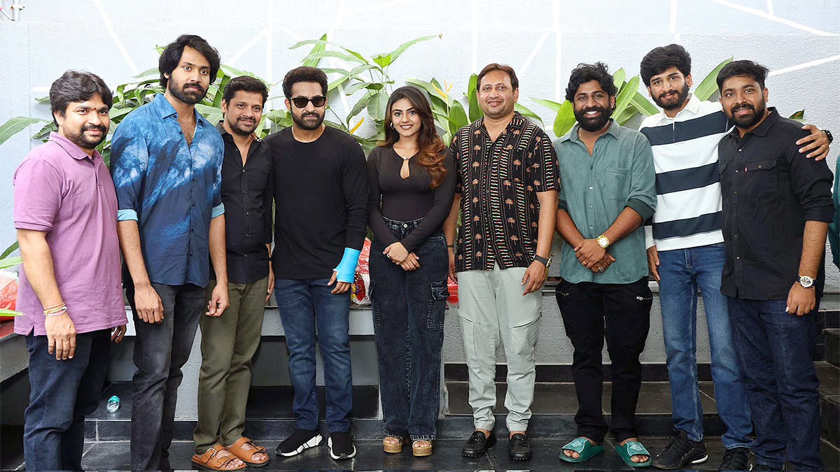 Jr NTR Congratulates AAY Movie Team Photos3