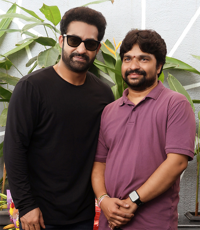 Jr NTR Congratulates AAY Movie Team Photos4