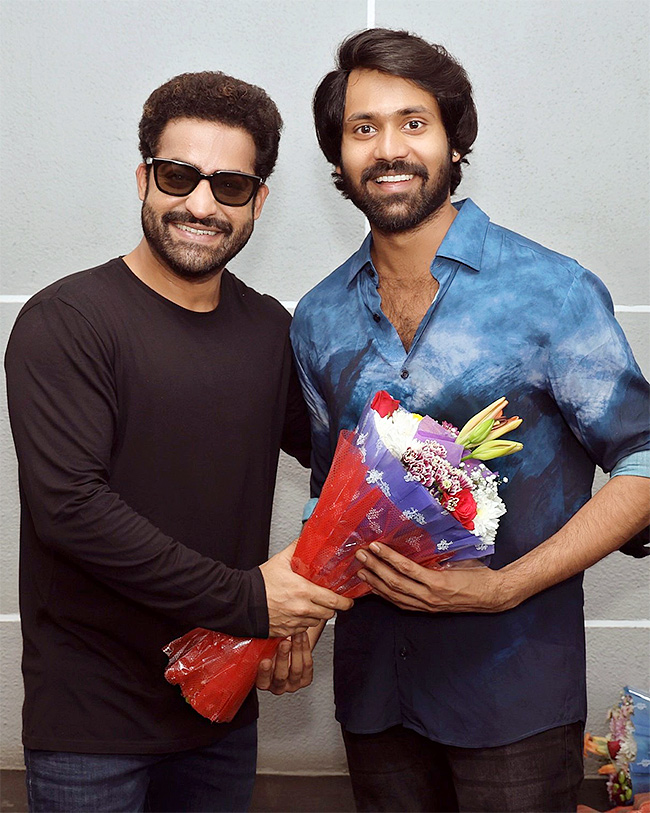 Jr NTR Congratulates AAY Movie Team Photos6