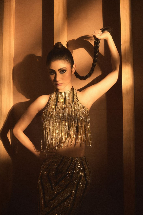 Bollywood Beauty Mouni Roy In Golden Dress Photos Goes Viral2
