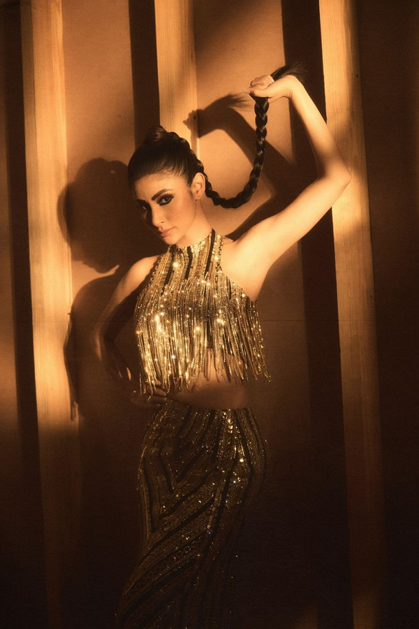Bollywood Beauty Mouni Roy In Golden Dress Photos Goes Viral5