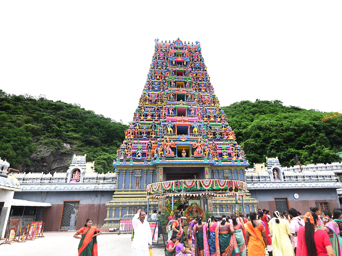 Devotees Huge Rush at Indrakeeladri Durga Devi Temple 9