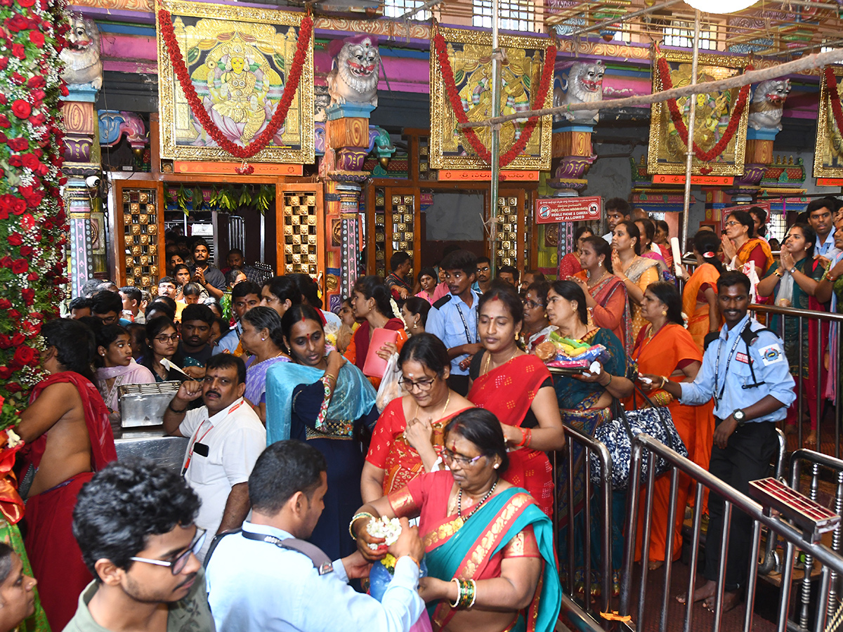Devotees Huge Rush at Indrakeeladri Durga Devi Temple 12
