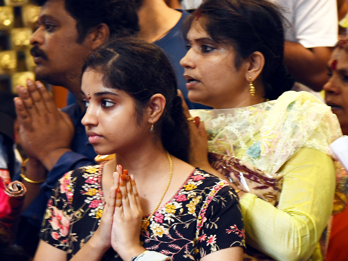 Devotees Huge Rush at Indrakeeladri Durga Devi Temple 15