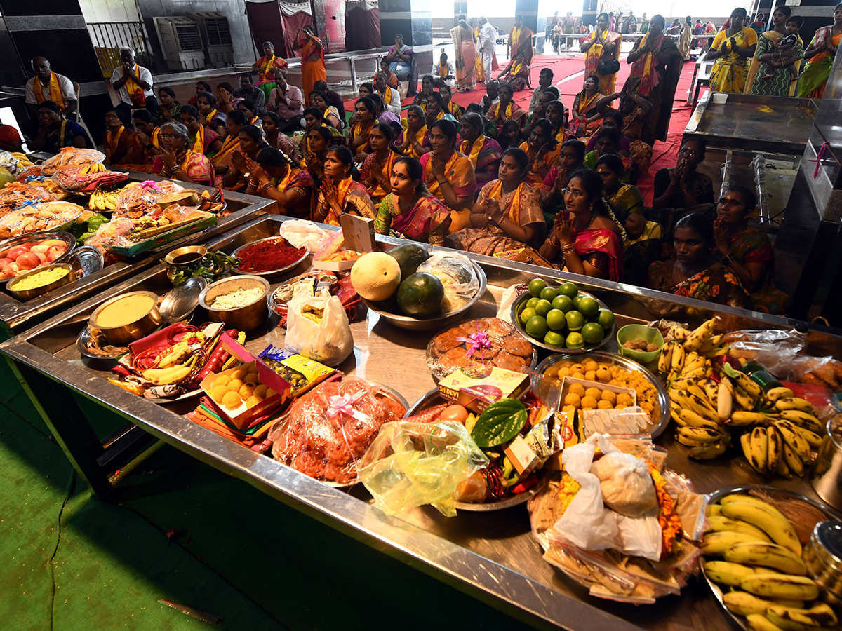 Devotees Huge Rush at Indrakeeladri Durga Devi Temple 3