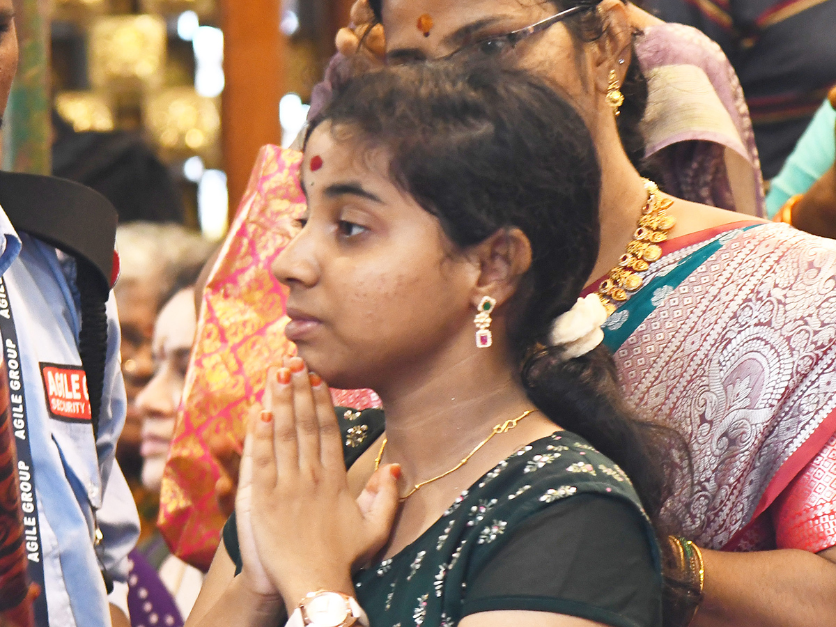 Devotees Huge Rush at Indrakeeladri Durga Devi Temple 5