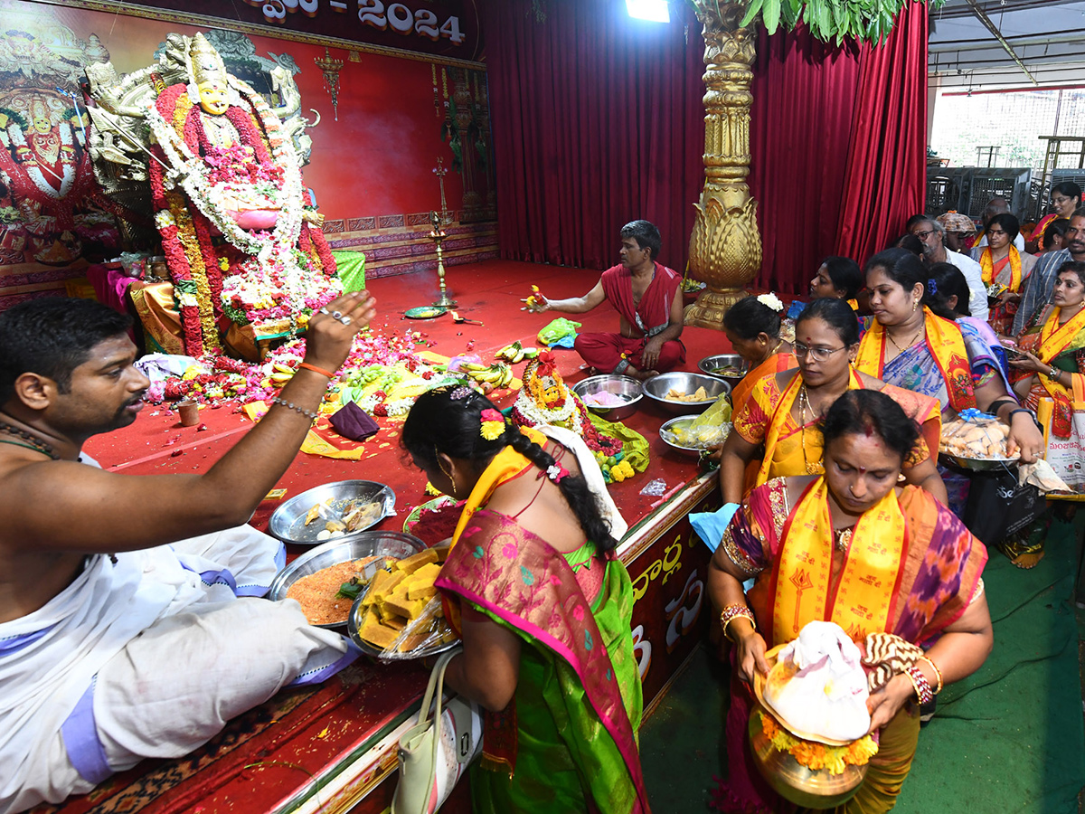 Devotees Huge Rush at Indrakeeladri Durga Devi Temple 7