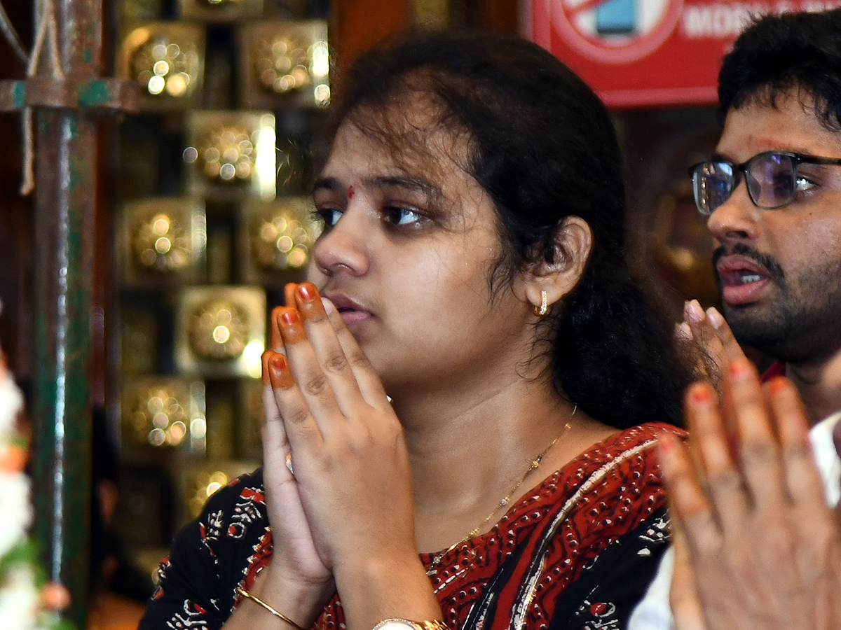 Devotees Huge Rush at Indrakeeladri Durga Devi Temple 8