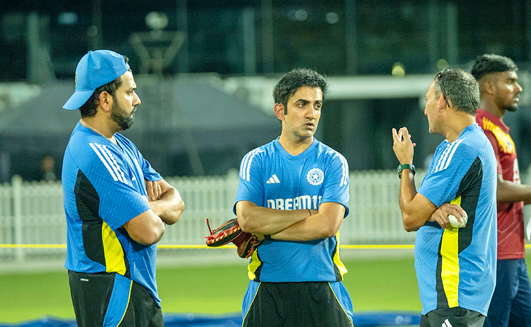 Gambhir And Kohli Share Light Moment in Practice ahead of the IND vs SL ODI Series Photos4