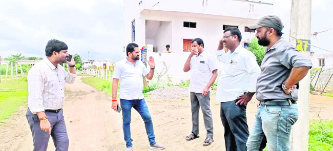 యథేచ్ఛగా ఆక్రమణలు..అక్రమ నిర్మాణాలు2