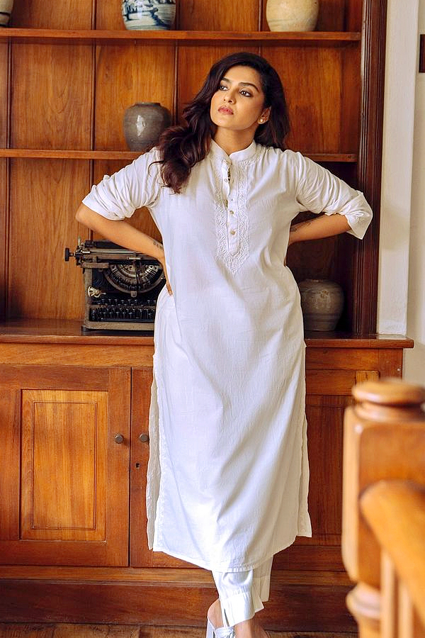 Interesting Facts About Thangalaan Actress Parvathy Thiruvothu Photos3