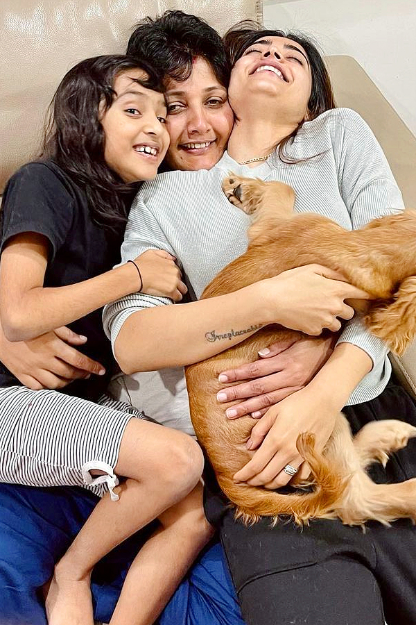 Rashmika Mandanna shares adorable moments with her little sister Photos4