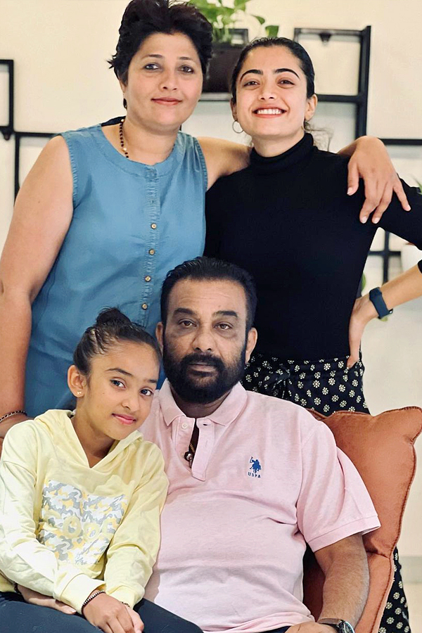 Rashmika Mandanna shares adorable moments with her little sister Photos6