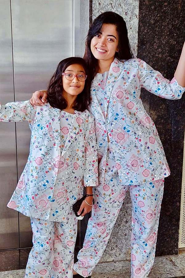 Rashmika Mandanna shares adorable moments with her little sister Photos8