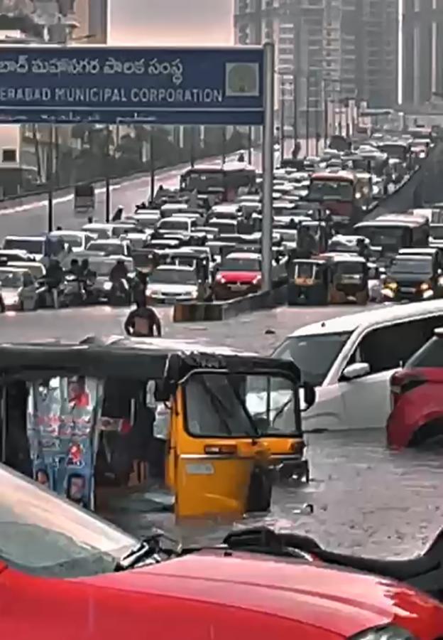 Heavy Rains in Hyderabad: See Photos11