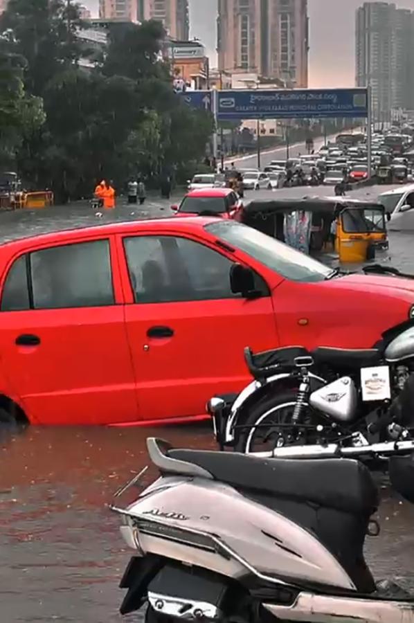 Heavy Rains in Hyderabad: See Photos12