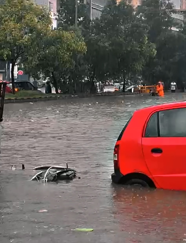 Heavy Rains in Hyderabad: See Photos3