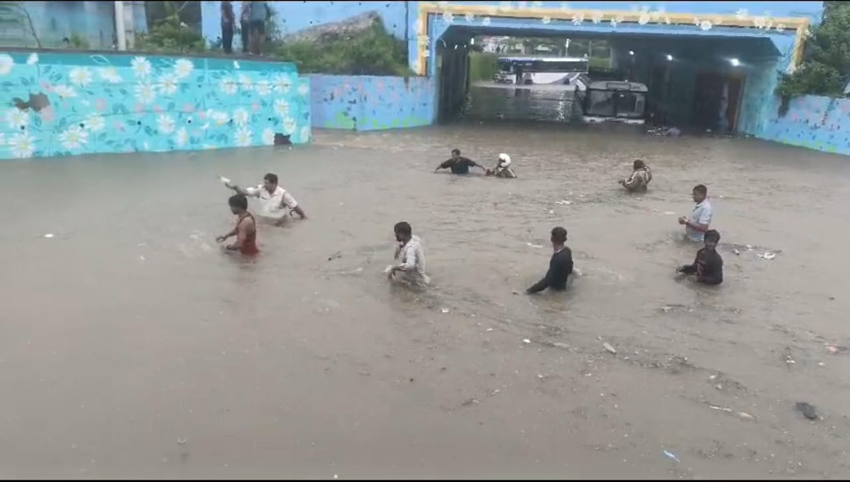 heavy rains in telangana 2024 photos12