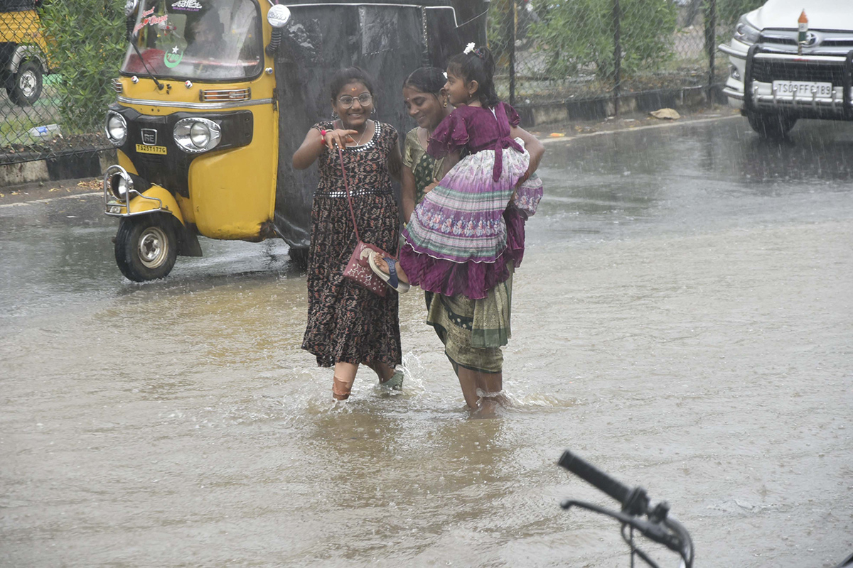 heavy rains in telangana 2024 photos13