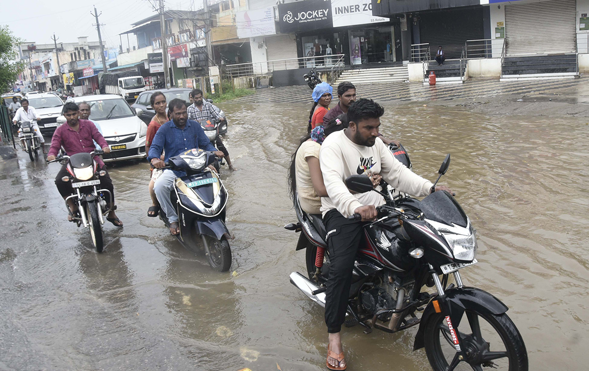 heavy rains in telangana 2024 photos18