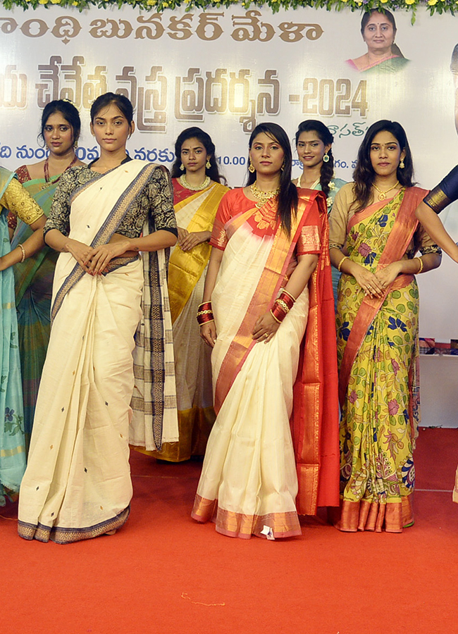 Vijayawada: National Handloom Day 2024 fashion Show photos19
